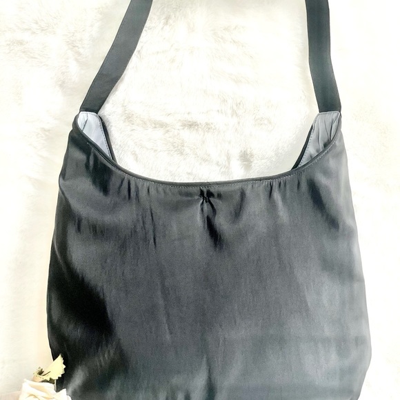 Like New vinyl REVERSIBLE BAG with handle. Easy Clean! Black on 1 side & Grey on - Picture 4 of 4